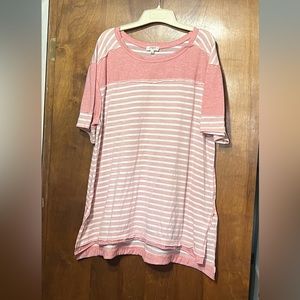 Umgee, distressed look, t-shirt/tunic, size L